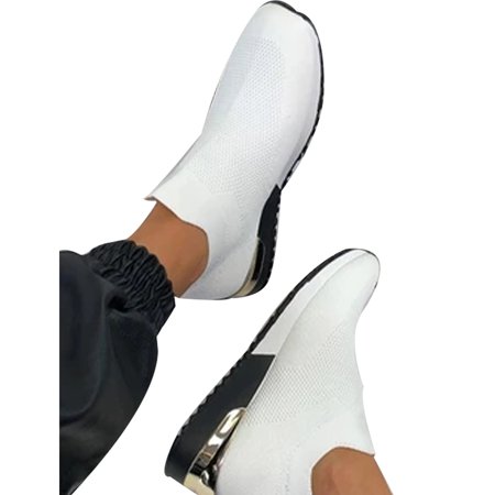 

Sports Casual Shoes Large Flying Shoes Breathable Soft Bottom Comfortable Lightweight Socks Shoes for Women New 2021