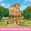مجموعة هدايا Calico Critters Adventure Treehouse، مجموعة ألعاب بيت الدمى مع الشكل والإكسسوارات.