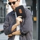 thumbnail image 2 of Bolso para teléfono móvil Apuakthei para hombre, con cinturón, funda para teléfono móvil, bolso de gran capacidad de 7", 2 of 5