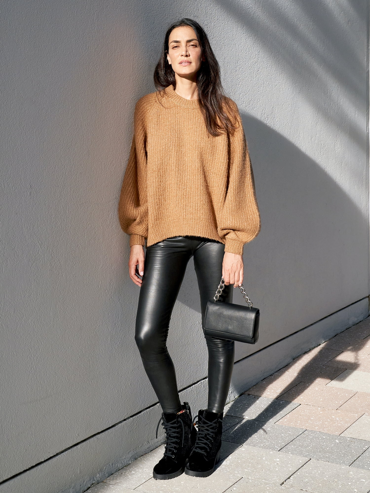 19 Faux Leather Leggings Outfits to Copy Now for 2023