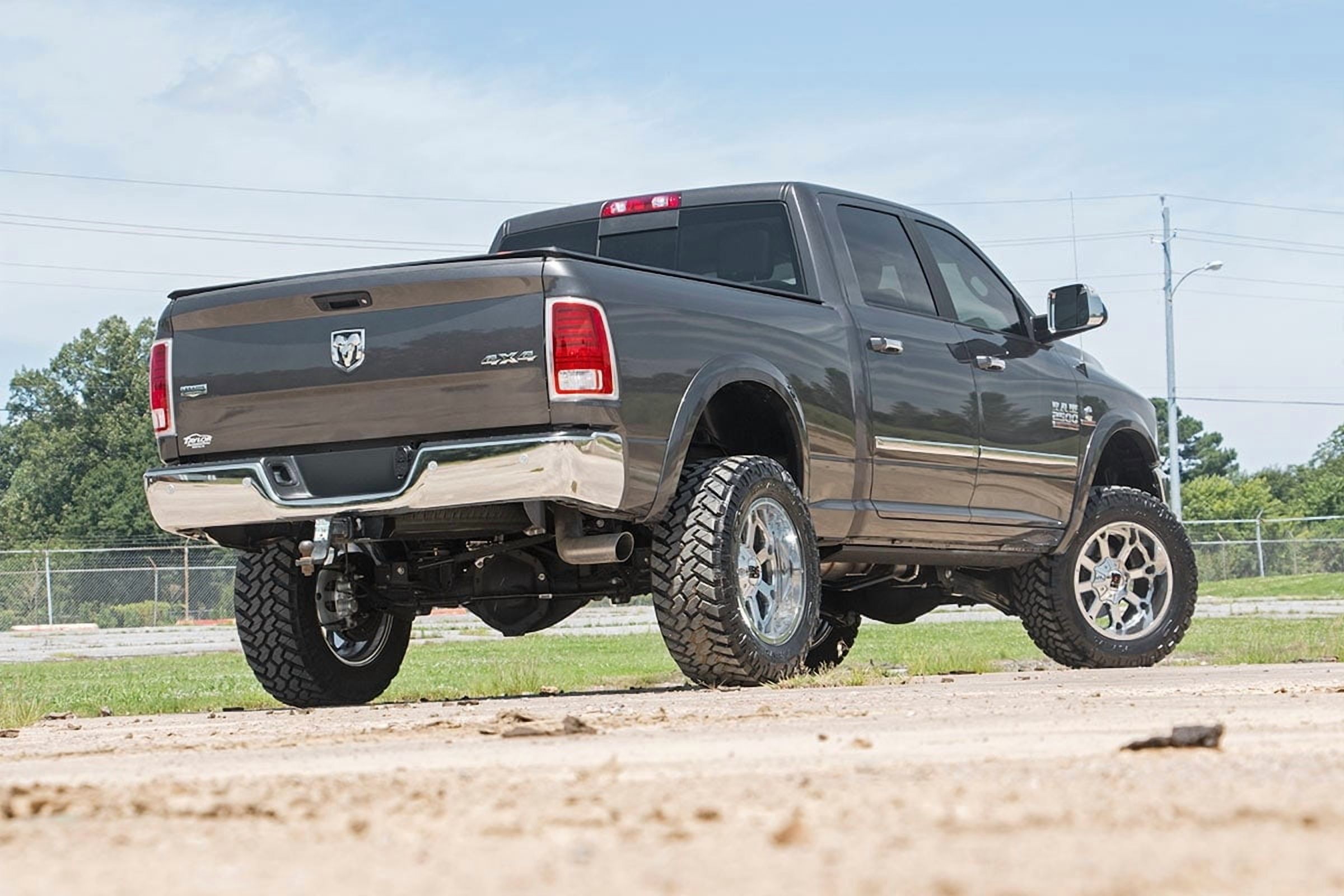Rough Country 2.5" Lift Kit w/M1 Shocks for 2014-2026 Ram 2500 4WD - 30240