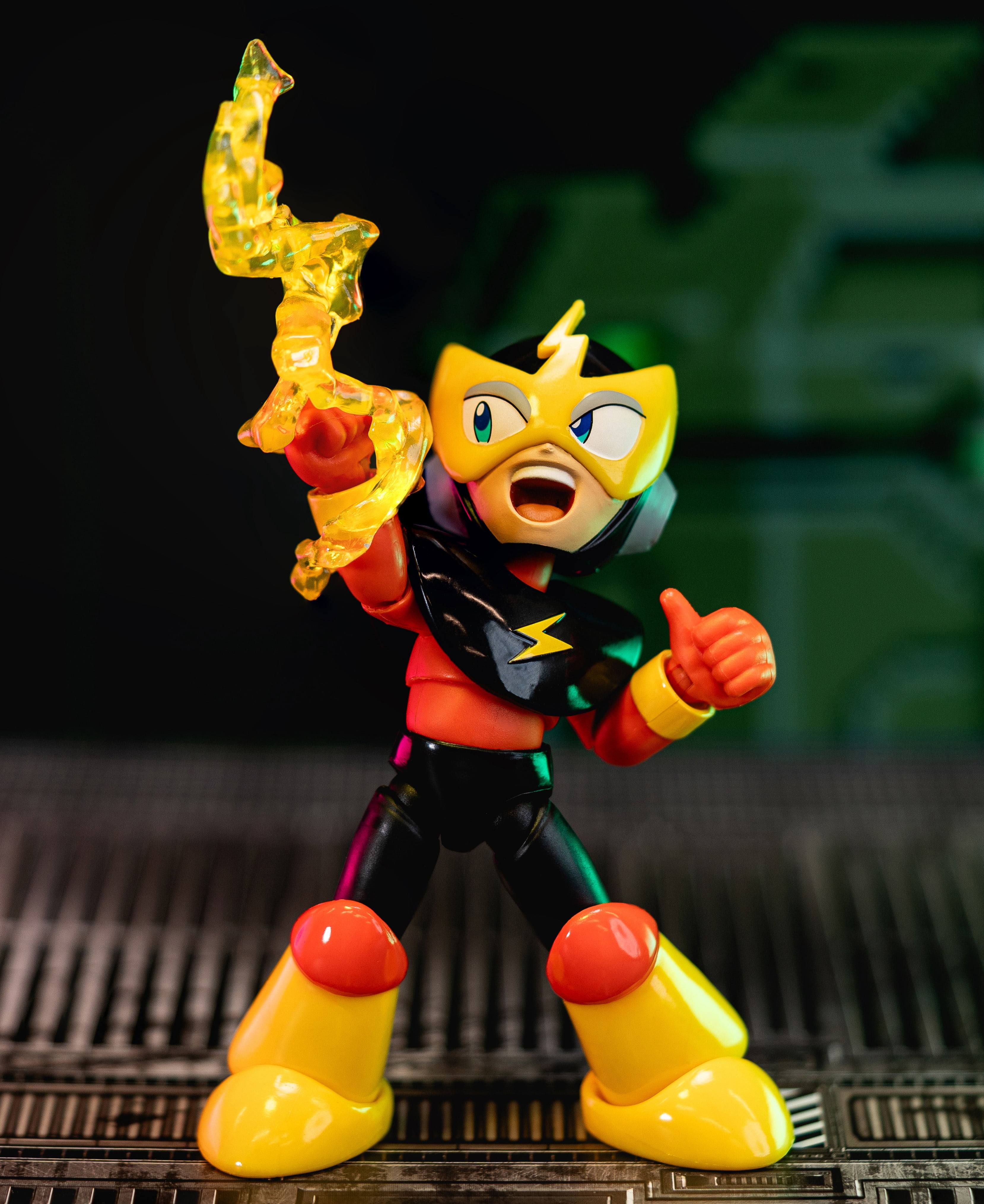 Jada Toys Mega Man 4" Elec Man 1:12 Scale Action Figure, Wave 2 15+ Points of Articulation, Alternate Hands & Head, Lightning Bolt Accessory