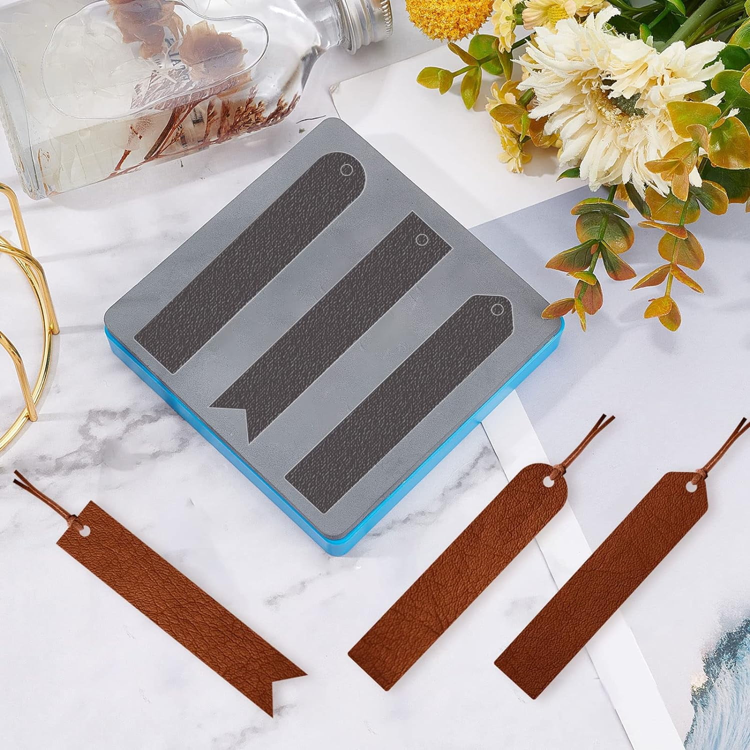 3 Shapes Leather Bookmark Cutting Dies Classic Stitched Bookmark Die Cutter Leather Page Markers Wooden Cutting Machine Gifts for Men Women Kids Bookworms Writers Back to School