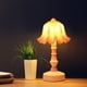 thumbnail image 4 of Mini luz nocturna LED | Diseño de jacinto y líneas finas | Lámpara de mesa a pilas para dormitorio, escritorio y habitación infantil | Luz decorativa de brillo suave, 4 of 4
