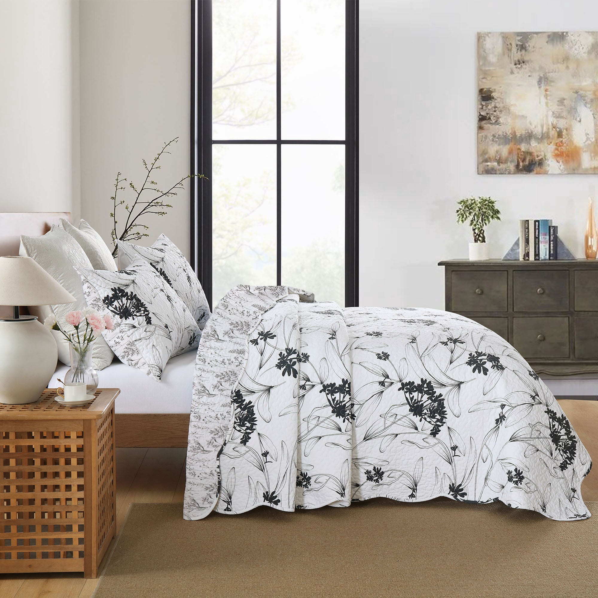 3-Piece Polyester Black and White Botanical Floral Quilt Bedspread Set BY222