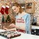 thumbnail image 4 of Delantal Navideño para Mujeres, Padres E Hijos | Babero de Cocina de Poliéster Multicolor | Tamaño Grande (75 X 65 Cm) | Ropa Protectora para Cocinar, Hornear, Barbacoa y Manualidades | Regalo para L, 4 of 6