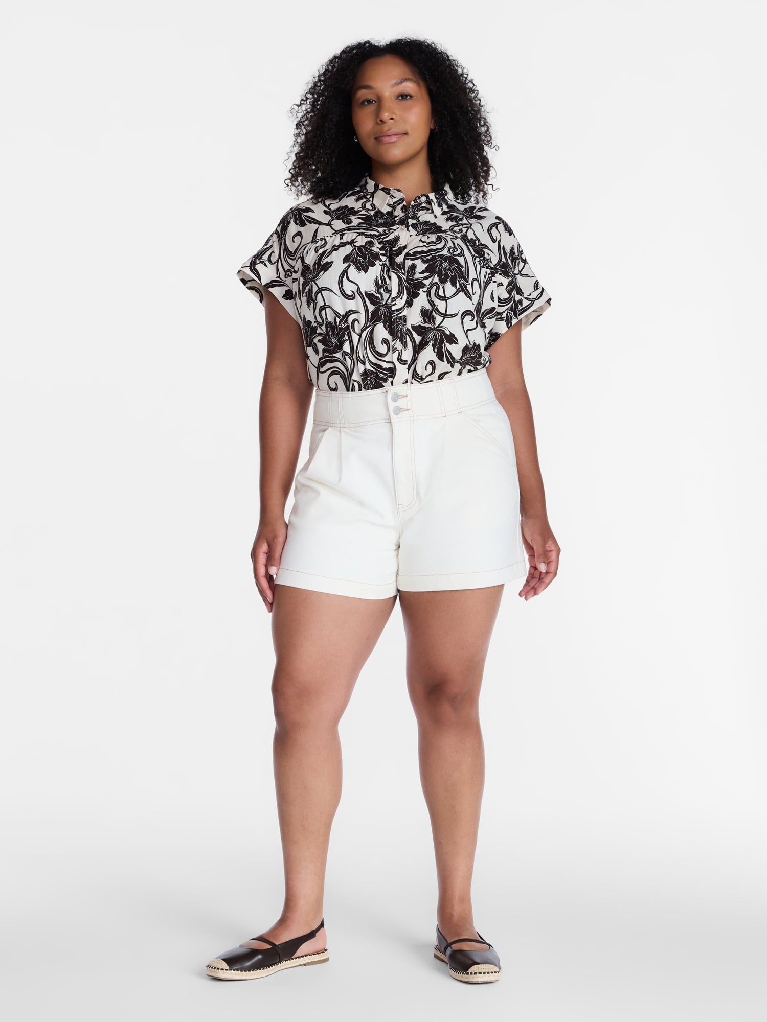 Time and Tru Women's High Rise Pleated Denim Shorts, 4.5" Inseam, Sizes 0-20
