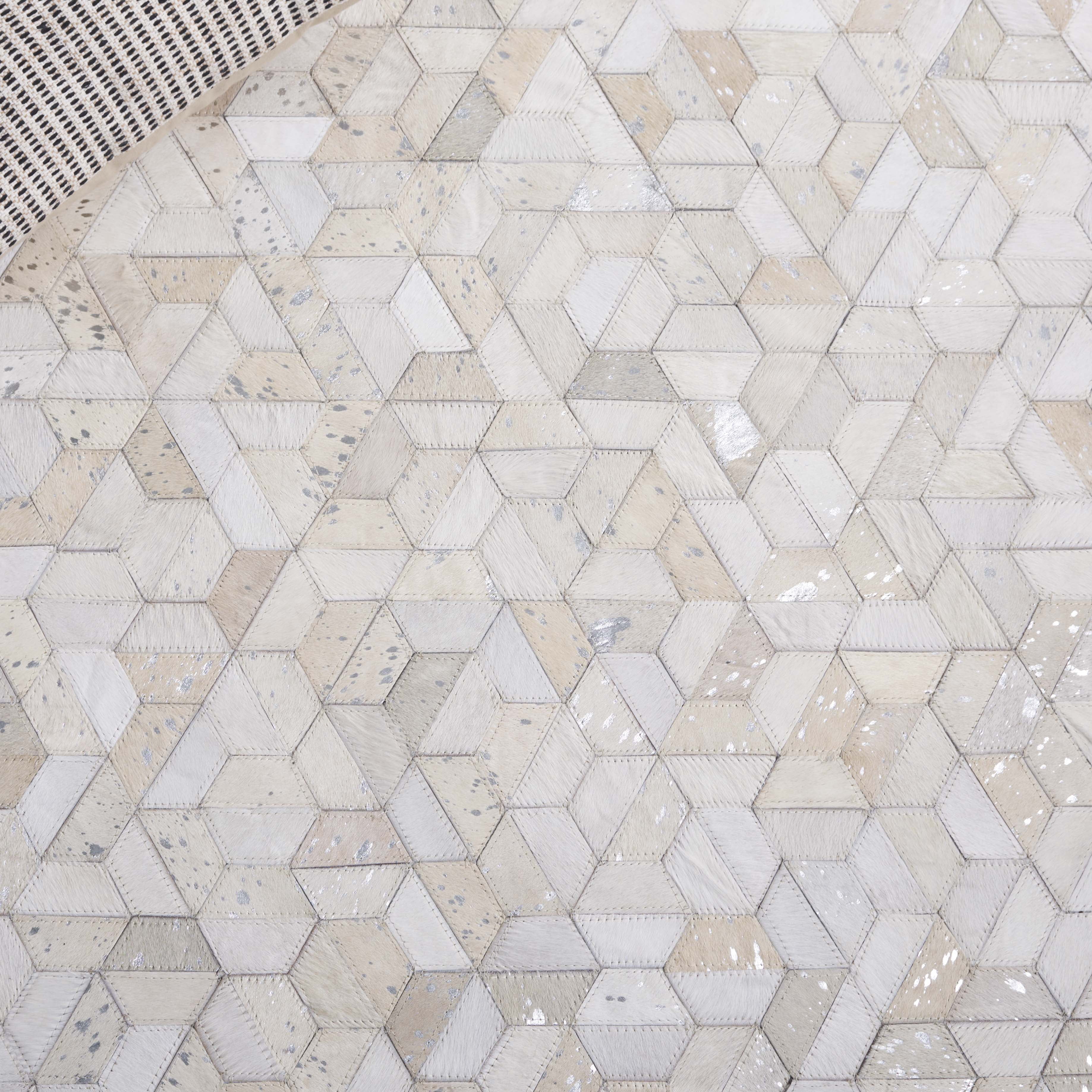 SAFAVIEH Studio Leather June Geometric Area Rug, Ivory/Silver, 5' x 8'