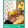thumbnail image 3 of Funda de silicona en forma de banana NexShell para AirPods Pro 1/2, 3 of 6