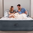 thumbnail image 2 of Colchón de aire Intex 64447ED Dura-Beam Deluxe Ultra Plush con cabecera: Fiber-Tech – Tamaño Queen – Bomba eléctrica incorporada – Altura de la cama de 18 pulgadas – Capacidad de peso de 600 lb, 2 of 5