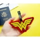 thumbnail image 5 of Etiqueta de equipaje plateada con el símbolo Wonder Woman de Buffalo DC Comics, 5 of 9