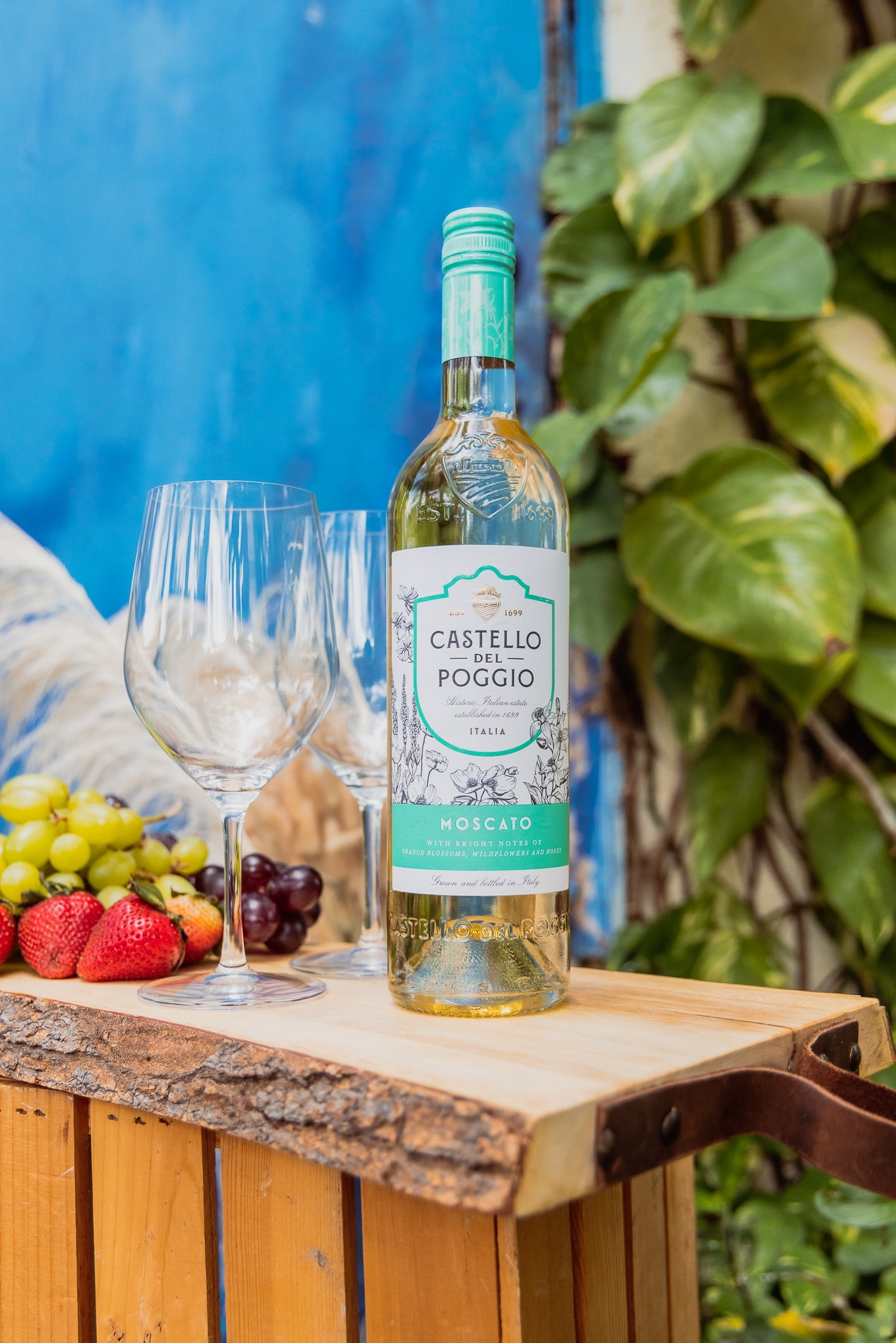 Castello Del Poggio Moscato White Wine, Italy, 750ml Glass Bottle