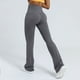 thumbnail image 2 of Pantalones de yoga acampanados para mujer: leggings de cintura alta, pantalones informales de entrenamiento acampanados, 80 % poliéster y 20 % spandex, diseño en color liso, 2 of 5