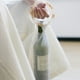 thumbnail image 2 of Bolso de botella de vino con pedrería y asa - Bolso de regalo de malla elástica beige para botellas de 750 ml • Diseño deslumbrante con cristales • Accesorio para bodas y fiestas, 2 of 4