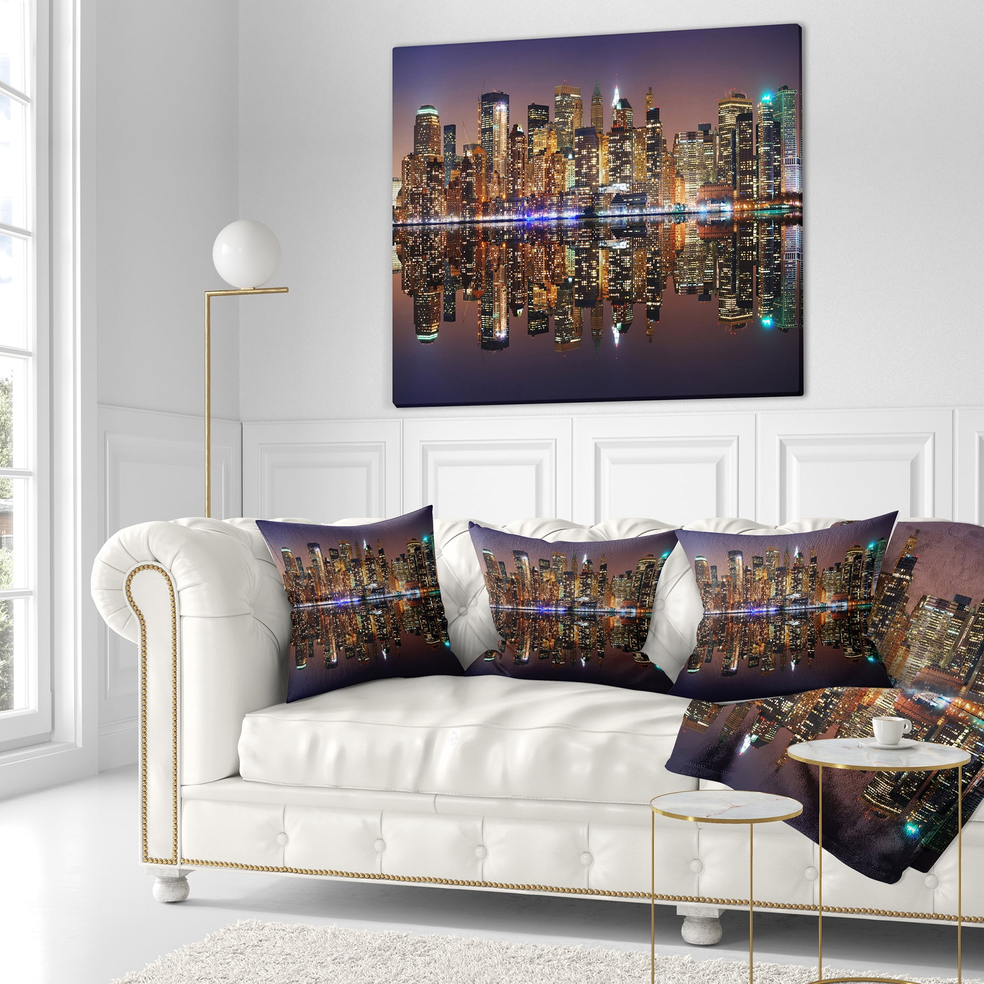 Designart City of Manhattan Panorama - Cityscape Photo Throw Pillow - 18x18