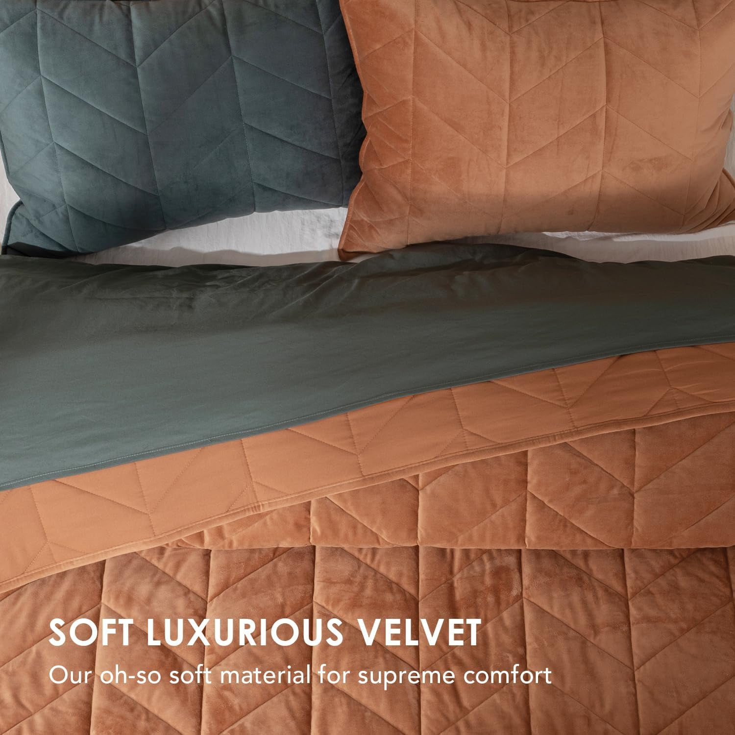 EVERGRACE 3 Pieces Luxurious Velvet King Quilts, Ultra Soft Lightweight Velvet Comforter Set, Matelasse Oversized Bedspread Coverlet for All Season with 2 Shams, Burnt Orange, 108''x96''