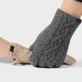 thumbnail image 4 of Guantes de pura cachemira | diseño de tejido de flores molidas, 4 of 5