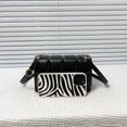thumbnail image 2 of Bolsa de hombro con solapa de cuero PU cuadrados de chocolate para mujer con solapa (negro) Ehuebsd Para Estrenar, 2 of 8