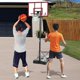 thumbnail image 2 of Balón de baloncesto SHAQ Junior 27,5" de goma para interior y exterior, 2 of 9