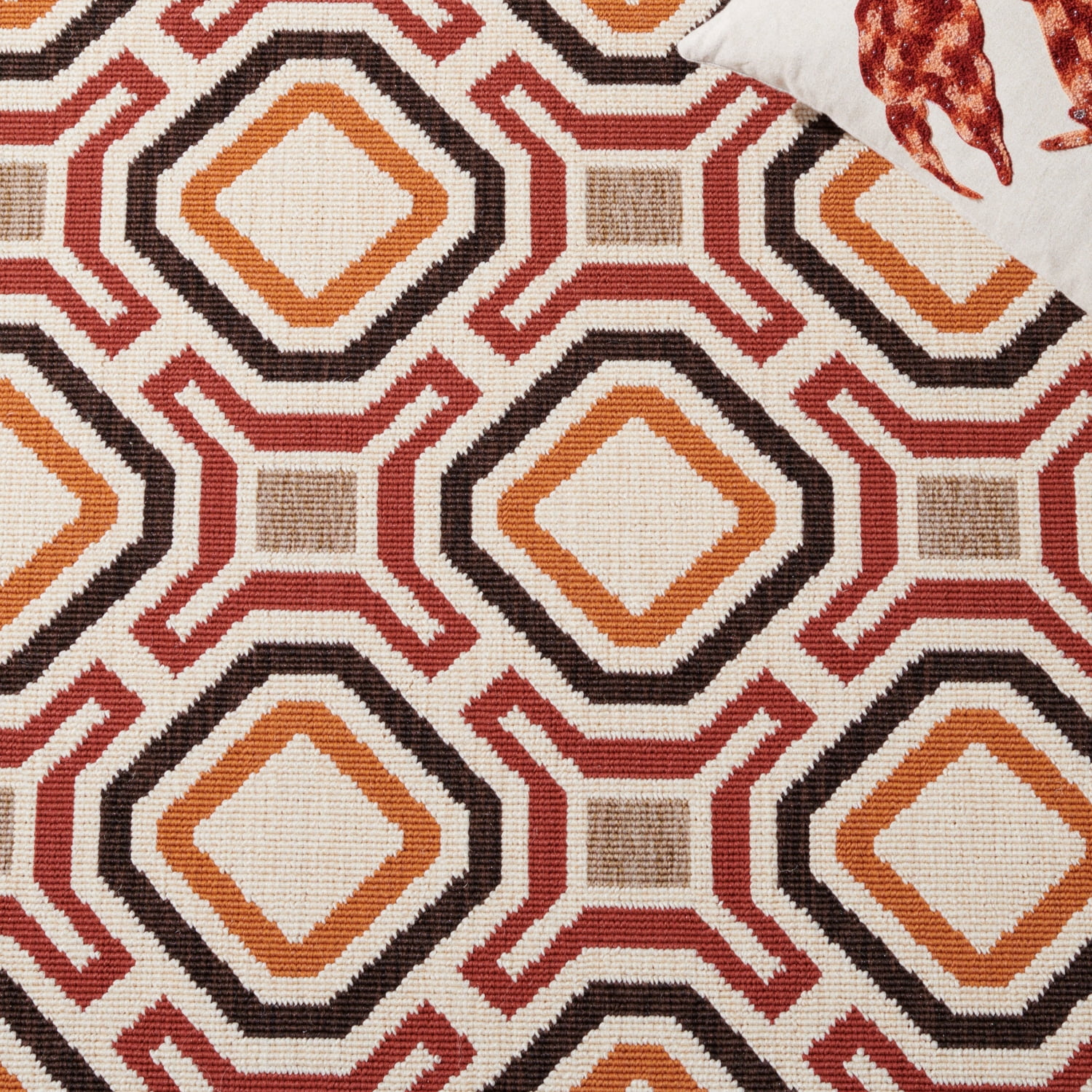 SAFAVIEH Veranda Jantar Geometric Indoor/Outdoor Area Rug, 5'3" x 7'7", Cream/Red