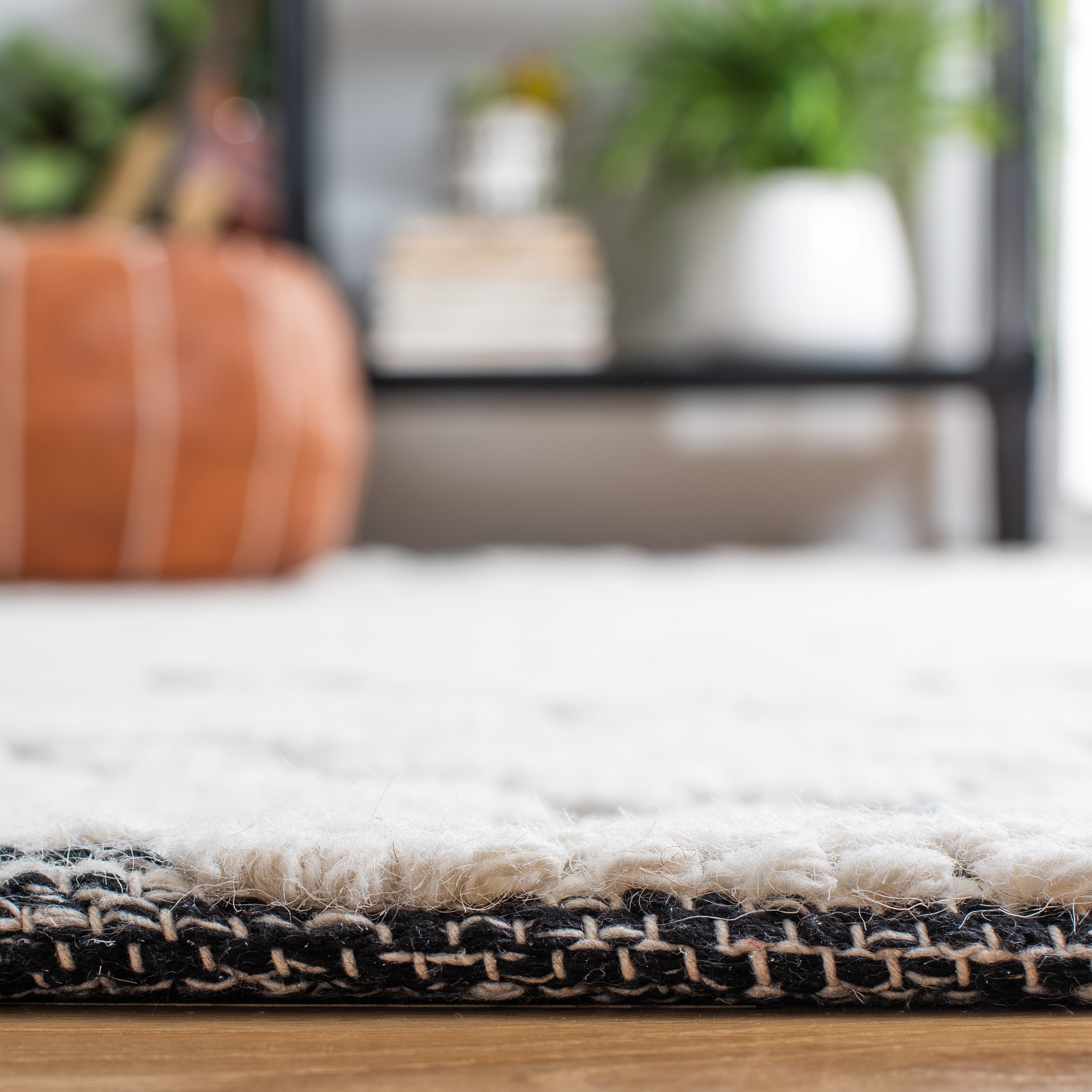 SAFAVIEH Martha Stewart Vermont Floral Area Rug, Ivory/Black, 4' x 6'
