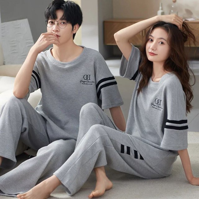 Conjunto de pijama de dos piezas para hombre y mujer, ropa de dormir cómoda, pantalones de manga corta, 70% algodón, traje de casa para amantes, Verano