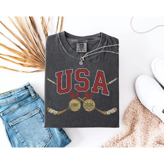 USA Hockey 1980 2026 Gold Medal Graphic Shirt Vintage American Ice Hockey Sticks Puck Retro Sports Fan Apparel Patriotic Hockey Pride Comfort Colors Unisex Cotton T-Shirt, Sizes S-3XL
