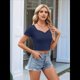 thumbnail image 4 of Camiseta de Corta con Cuello en V y Ombligo Al Descubierto, Azul Marino, Talla S, 4 of 7