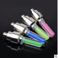 thumbnail image 4 of Luz de rueda LED verde, luz de válvula de rueda de neumático intermitente LED de 4 piezas para luz de neumático de rueda de motocicleta de bicicleta de coche, 4 of 5