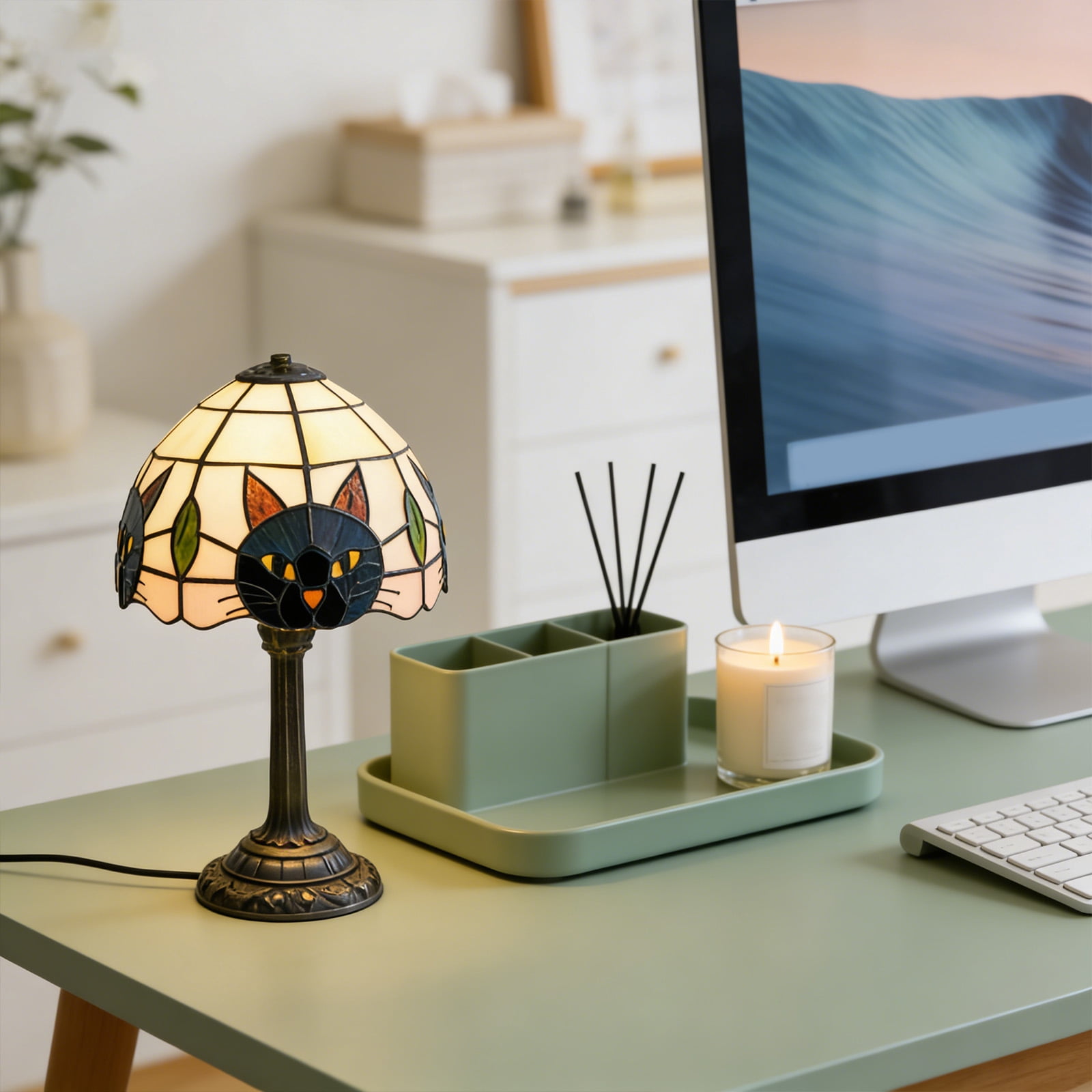 Black Cat Desk Lamp - Tiffany Style Stained Glass Black Cat Table Lamp with Bronze Base, Cute Cat Head Night Light for Bedroom Living Room Office, Vintage Animal Home Decor Lighting