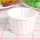 thumbnail image 4 of EeaseMX 100 moldes desechables para pasteles, resistentes al calor, para muffins, cupcakes y más (blancos), 4 of 7