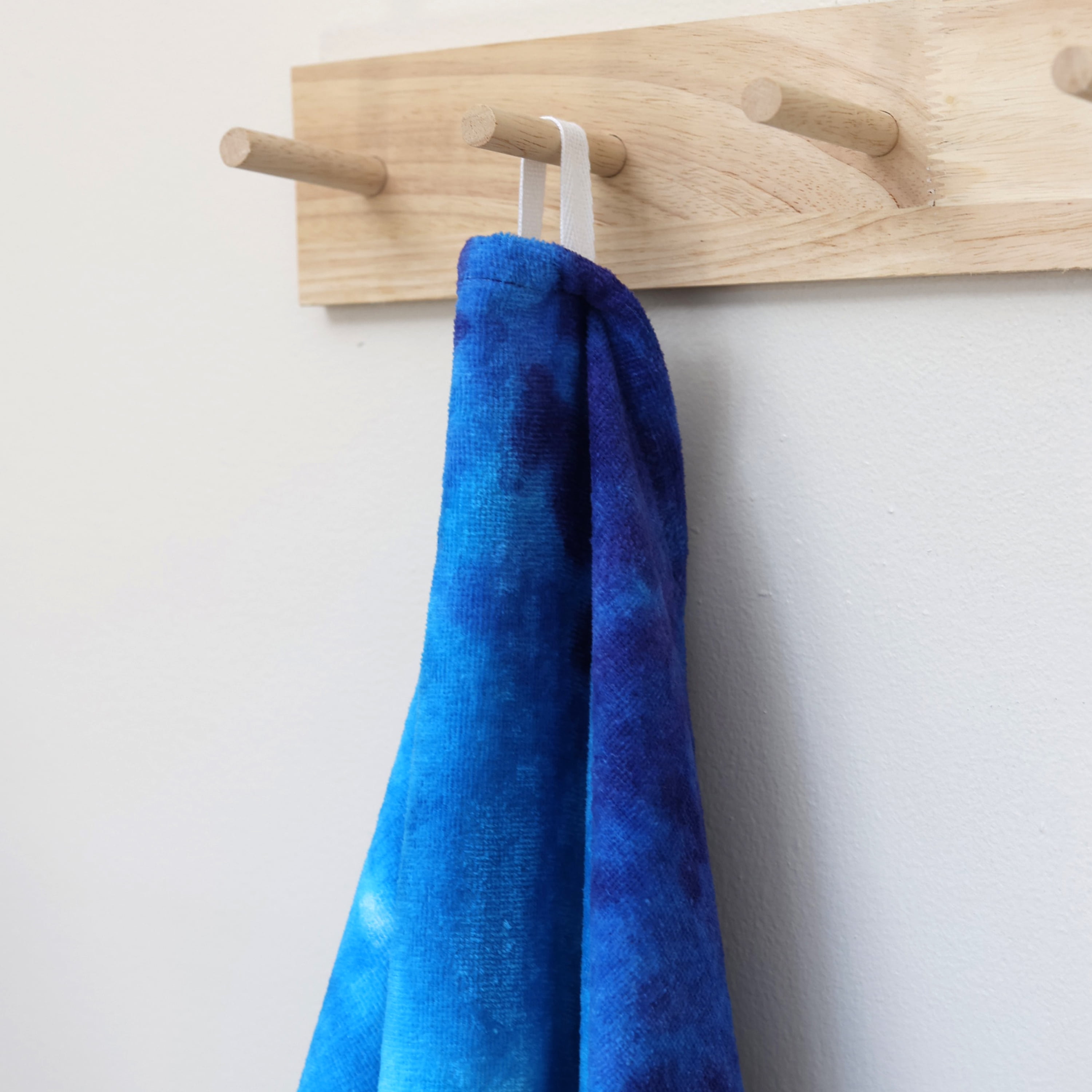 Mainstays Everyday Printed Tie Dye Blue Cotton-Blend Velour Beach Towel, 30" X 60"