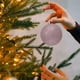thumbnail image 3 of Adornos navideños de 5 pulgadas - Bolas de purpurina irrompibles para árbol/corona, paquete a granel de bolas colgantes de plástico, decoración navideña para fiestas y hogar (rosa), 3 of 4