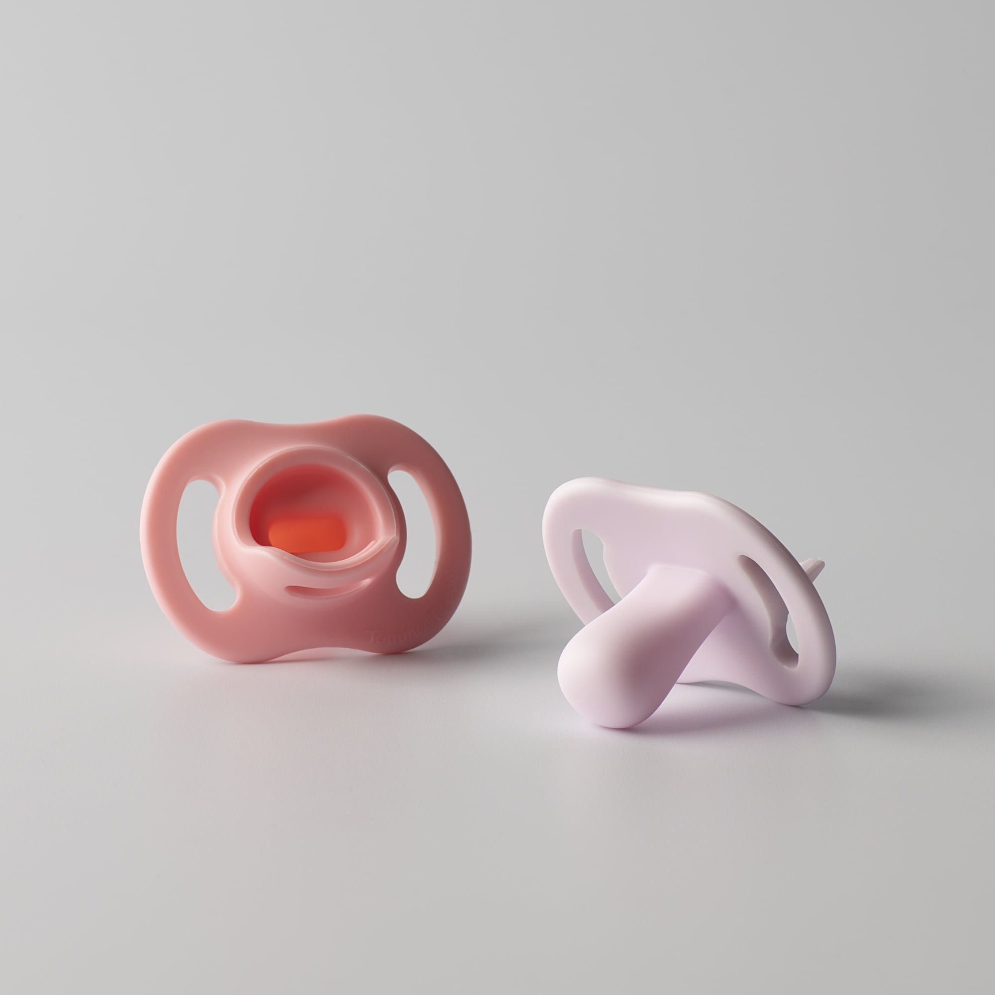 Tommee Tippee Ultra-light Stayput Pacifier, 0-6 Months, One-Piece Silicone Design, 2 Pack