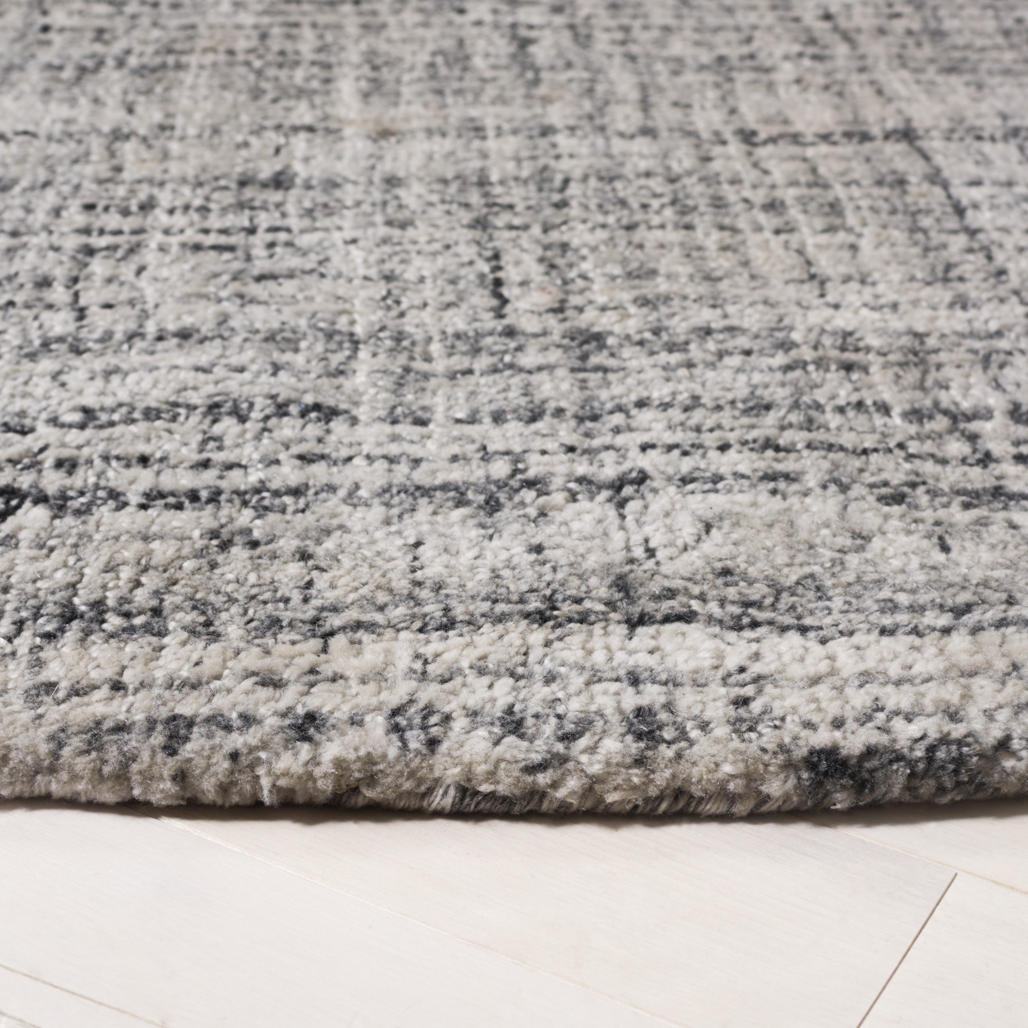 SAFAVIEH Abstract Charlie Striped Polyester Area Rug, Grey/Ivory, 6' x 6' Round