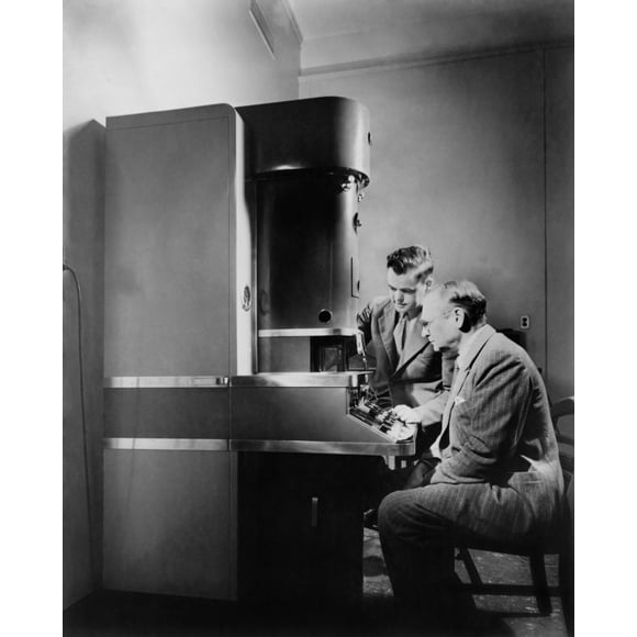 Dr. V.K. Zworykin And Dr. James Hillier Of Rca Laboratories At The Electron Microscope. Invented In The 1930 History (18 x 24)