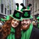 thumbnail image 1 of Fiudx Sombrero de Fiesta Irlandés, Diseño de Tela Cómodo, Color Verde Vibrante, Material Resistente y Reutilizable, Accesorio para Celebrar El Día de San Patricio, Talla Única., 1 of 6