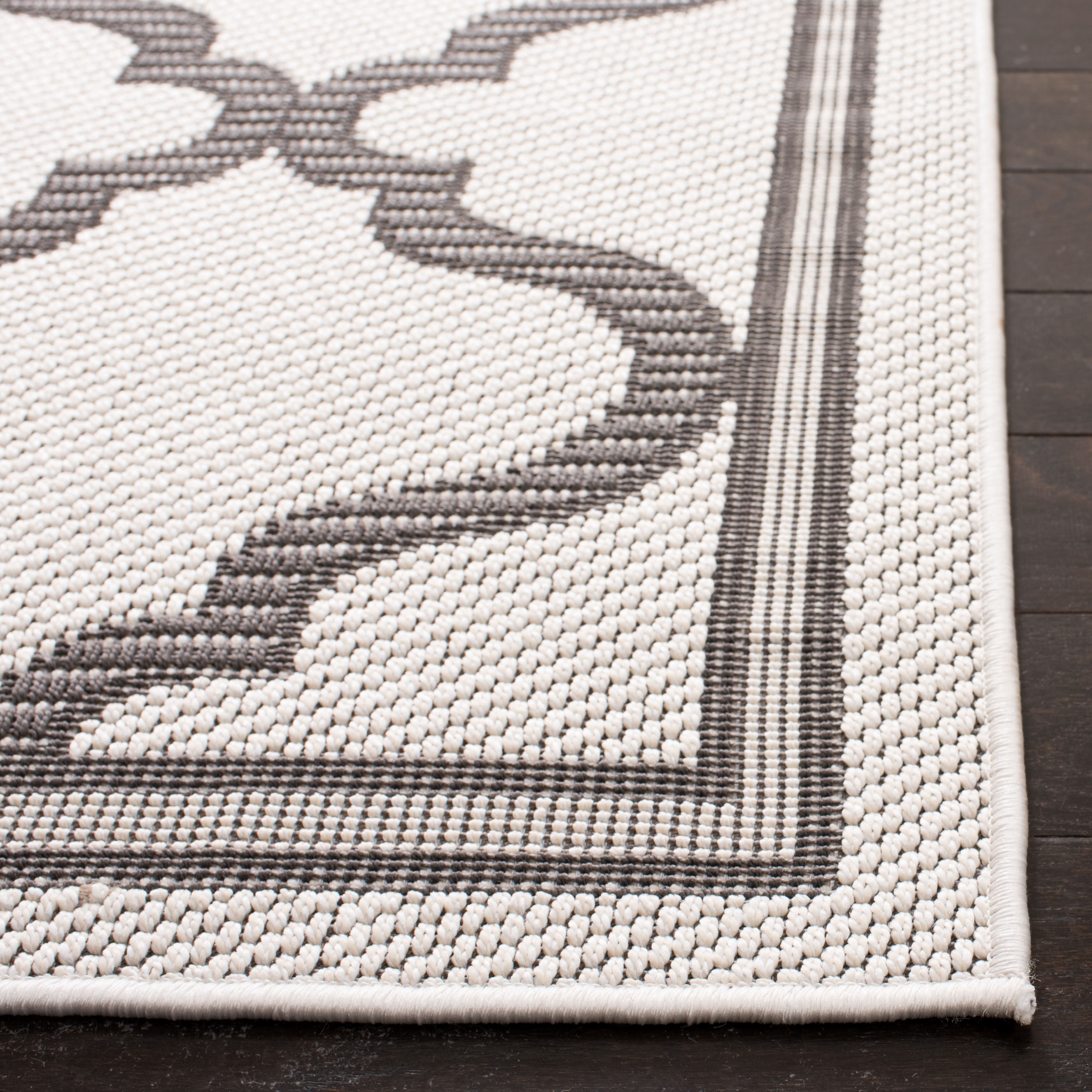 SAFAVIEH Machine Washable Rug Indoor/Outdoor Bermuda Collection - Bermuda Tamaya Geometric Machine Washable Indoor/Outdoor Area Rug, Ivory/Grey, 4' x 6'