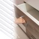 thumbnail image 1 of Protector de puerta de gabinete de 4 piezas, protector de borde deslizante para cajones de 18" x 7/8" para puertas de gabinetes de cocina de 11/16"- 13/16" de grosor, transparente, 1 of 6