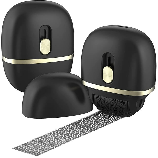 Lot de 2 Tampons à Rouleau de Protection d'Identité Conçus pour Bloquer Largement l'Intimité et Prévenir le Vol d'Identité. les Tampons en Matériau ABS Noir Comportent des accents Dorés et des Capuchons de Protection, Offrant un design compact et Élégant. Parfait pour Couvrir des Informations Sensibles sur des documents, Enveloppes et Étiquettes d'Expédition d'Un Seul Glissement. Chaque Rouleau Offre une Couverture d'Encre d'Environ 100 Pieds, Sèche Rapidement et Assure une Utilisation Sécuritaire.