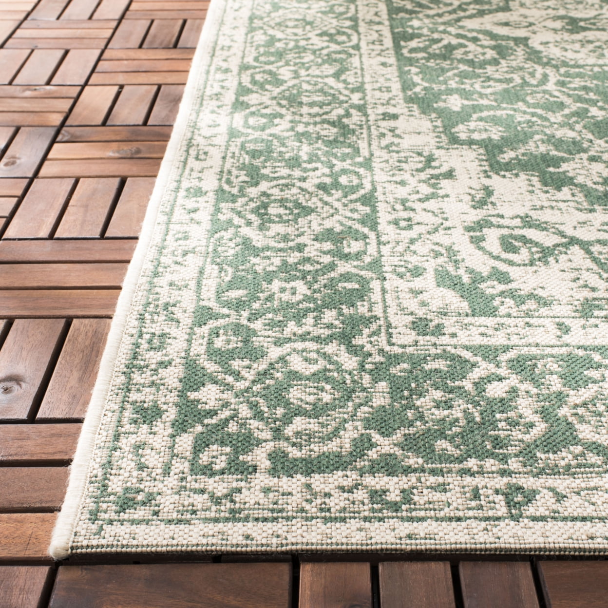 SAFAVIEH Beach House Stanice Medallion Indoor/Outdoor Runner Rug, Green/Creme, 2'2" x 14'