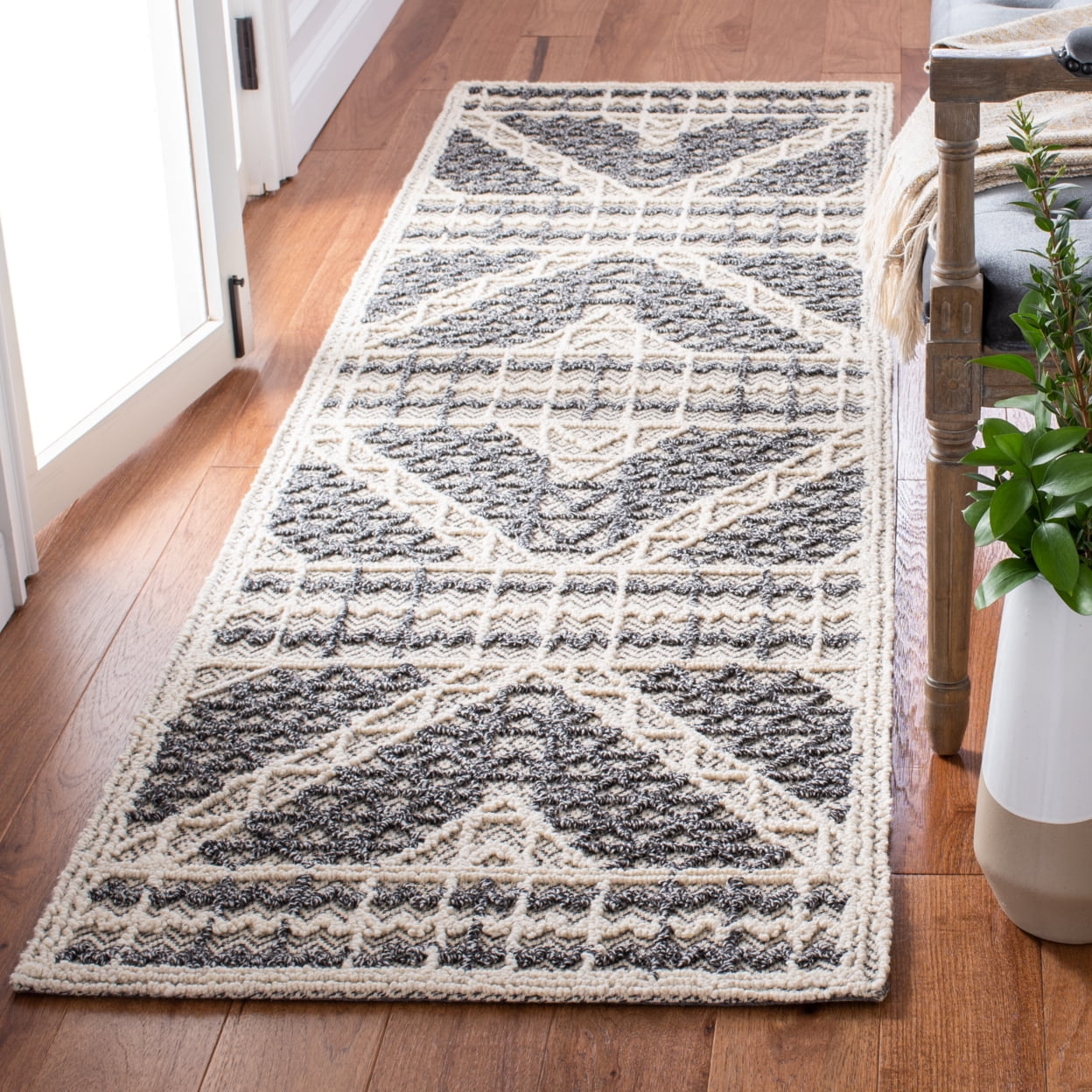 SAFAVIEH Trace Bernadette Geometric Striped Area Rug, Grey/Charcoal, 5' x 8'