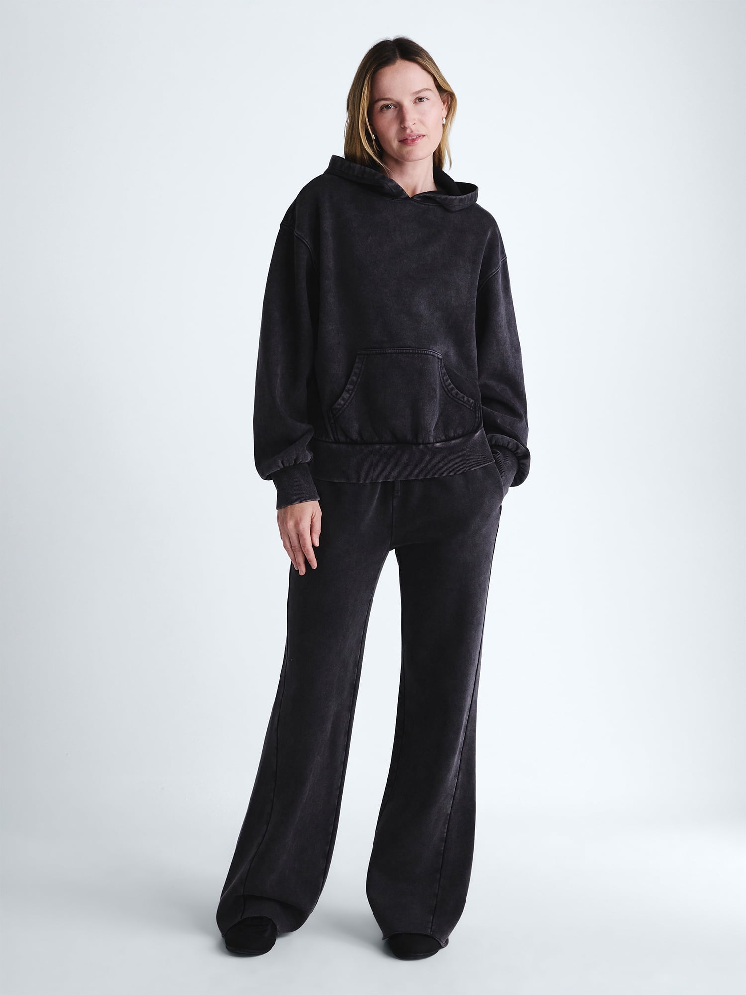 Scoop Women's and Women's Plus Mineral Wash Fleece Flare Leg Sweatpant, Sizes XS-4X