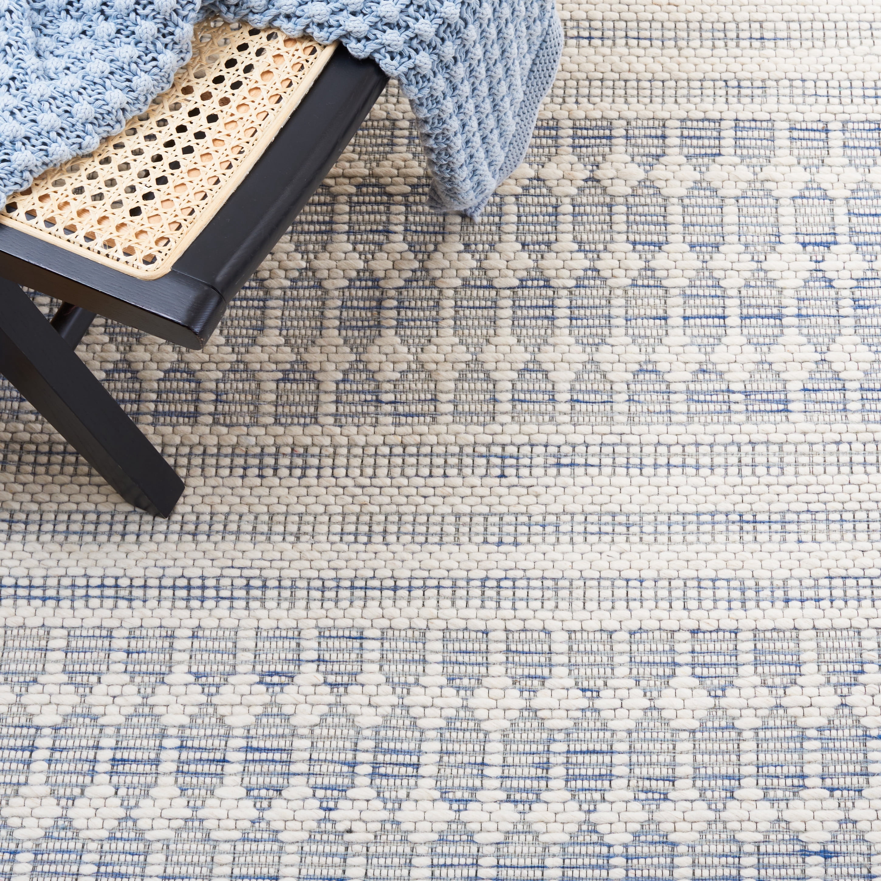 SAFAVIEH Marbella Norton Geometric Area Rug, Navy/Ivory, 8' x 10'