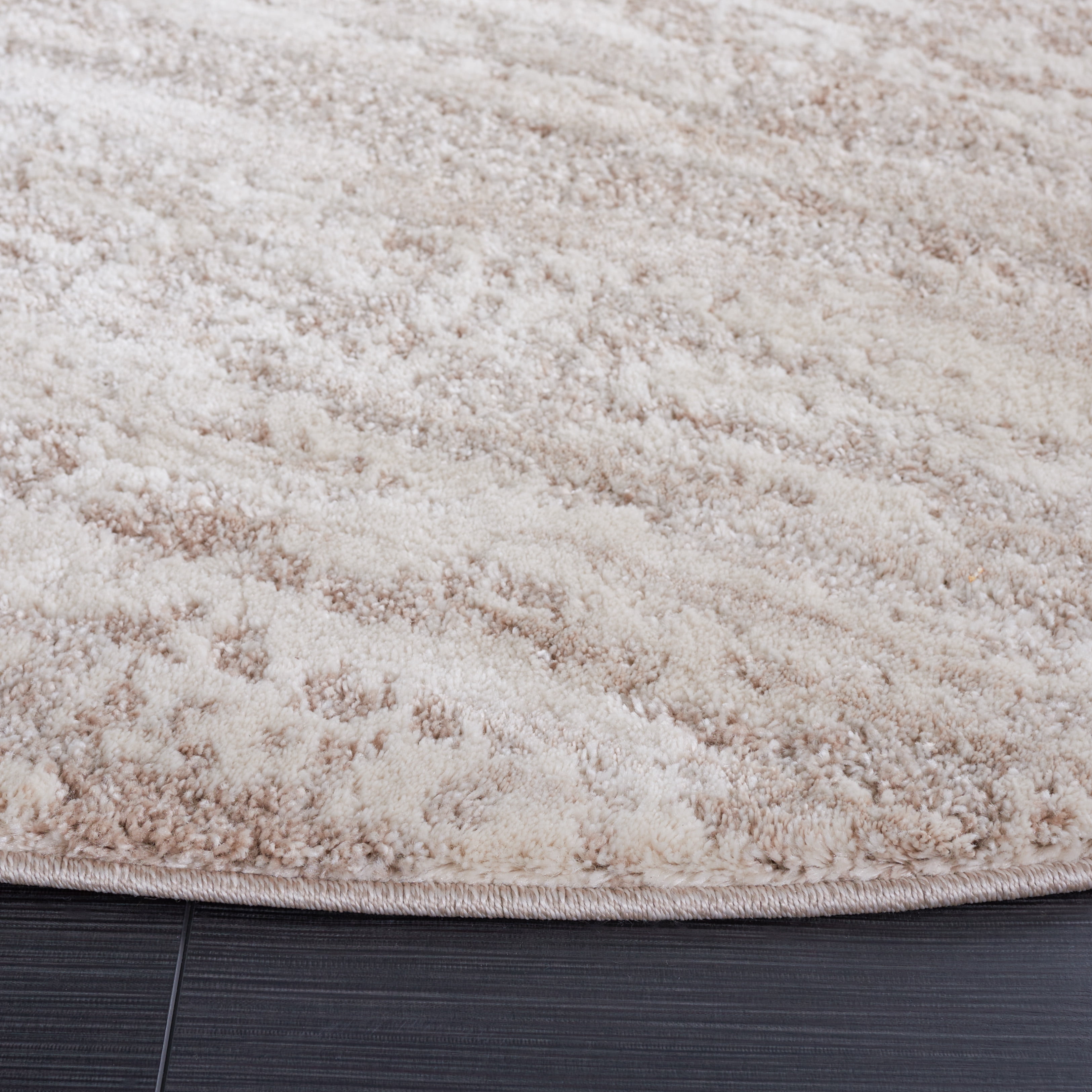 SAFAVIEH Century Arianne Distressed Area Rug, Ivory/Beige, 8' x 8' Round