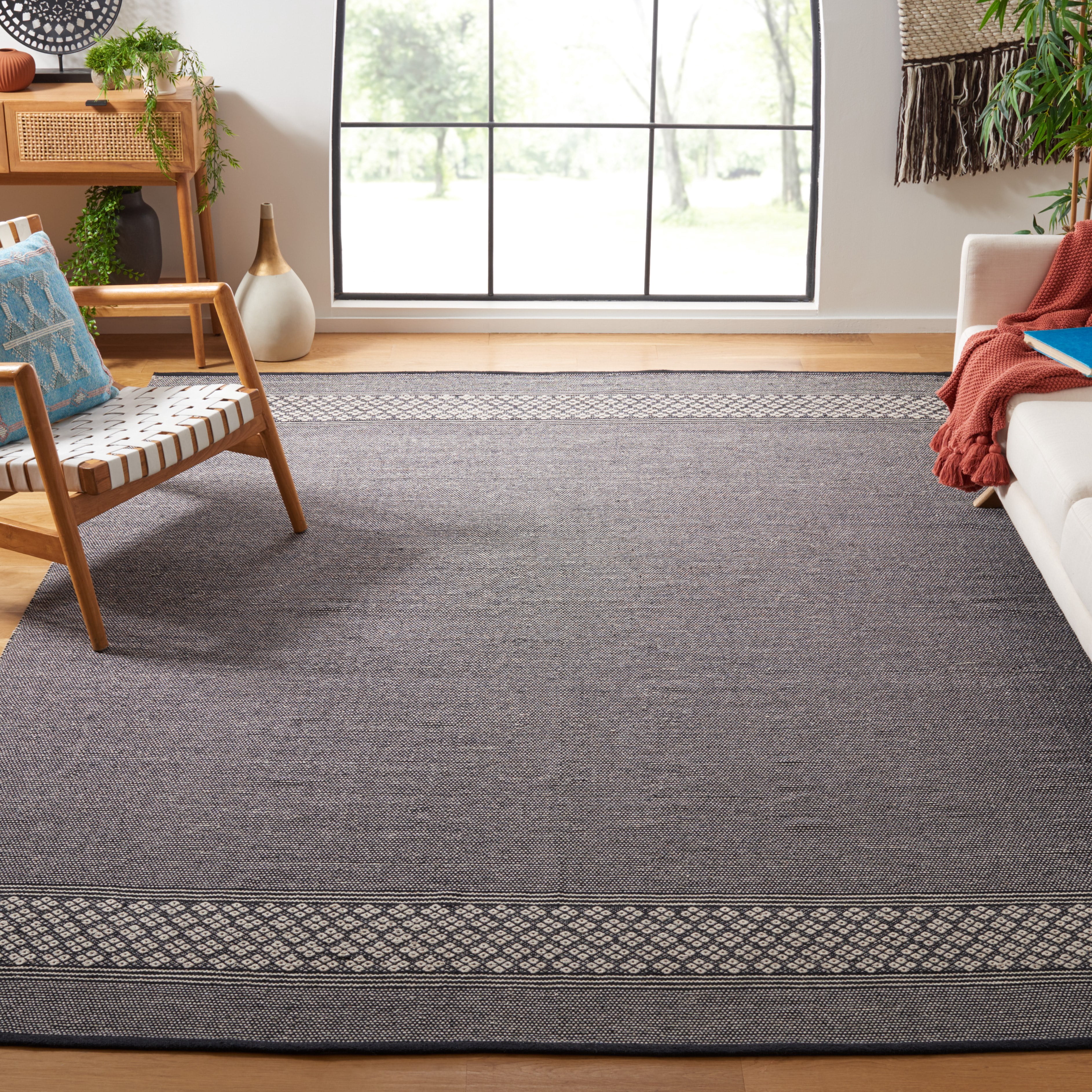 SAFAVIEH Montauk Topher Solid Cotton Area Rug, Black/Ivory, 8' x 10'