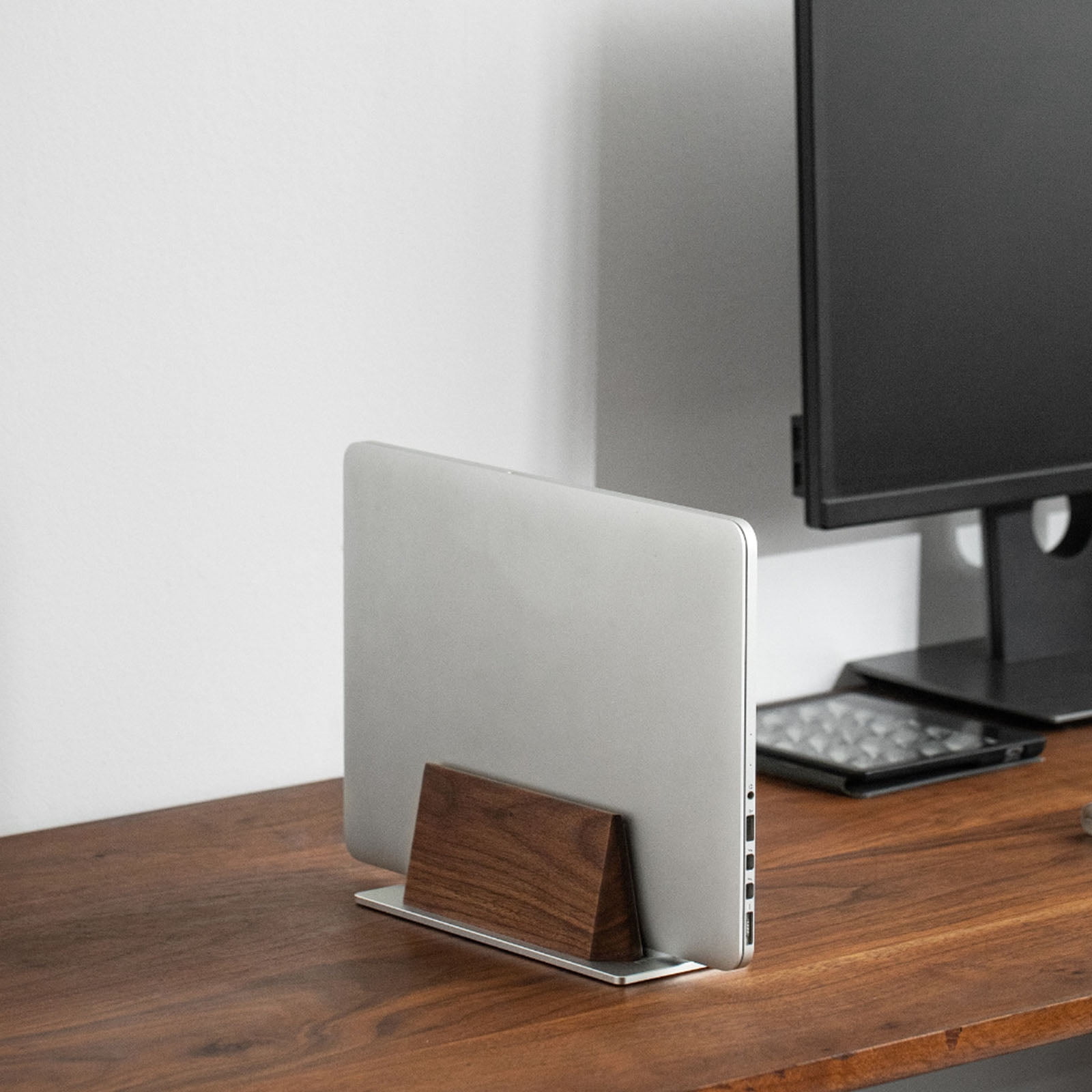 Adjustable Aluminum Laptop Stand Enhances Cooling Stability For Long Hours
