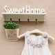 thumbnail image 4 of Organizador de estanterías de pared Sweet Home | 4 ganchos metálicos soporte de PVC | Percha decorativa blanca para llaves, toallas, bufandas | 47x8x16,5cm | Montaje fácil, decoración moderna, 4 of 9
