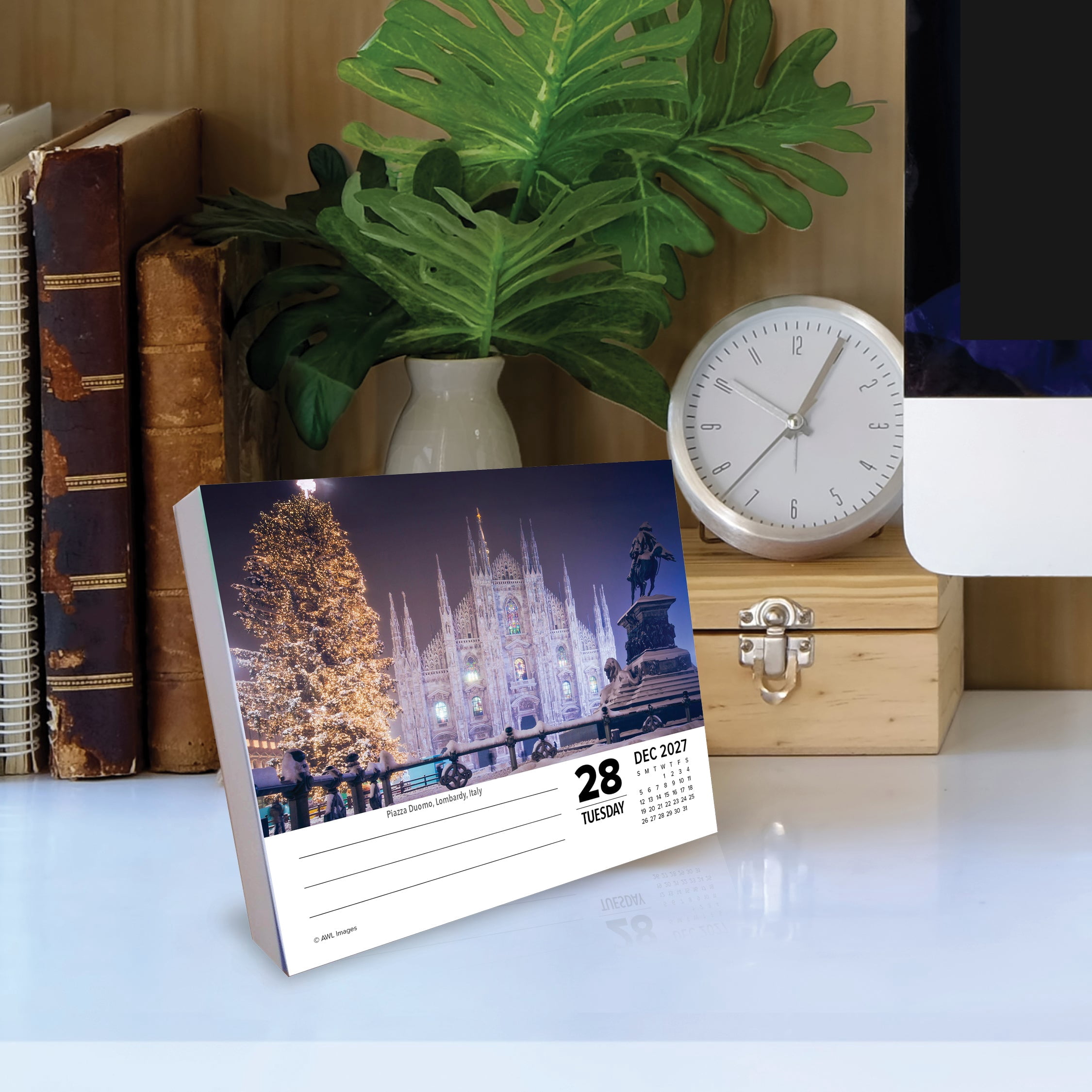 Willow Creek Press, Travel Junkie 2027 Box Calendar