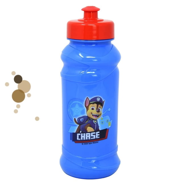 botellas de agua zak designs paw patrol chase, 480 ml, paquete de 4 Botella azul con tapa roja, vista frontal y vertical; cuerpo cilíndrico moldeado con zonas de agarre para manos pequeñas, gráfica de Chase y la palabra "CHASE" en el frente. Tapa roscada con boquilla extraíble, capacidad 480 ml (16 fl oz). Ideal para loncheras y uso interior/exterior; a menudo usada también para actividades escolares o excursiones cortas.